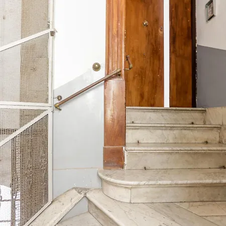 Apartment Via Tommaso Caravita 6 *
