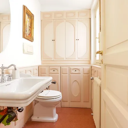 Via Tommaso Caravita 6 Apartment