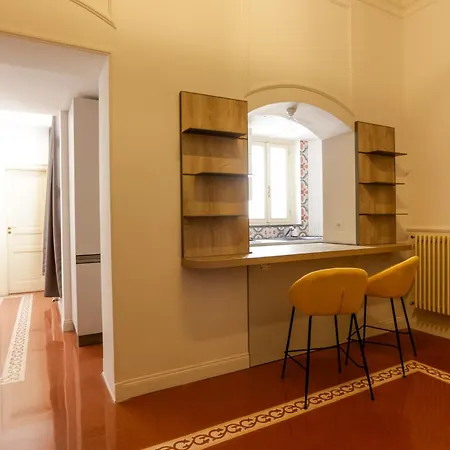 Apartment Via Tommaso Caravita 6 *
