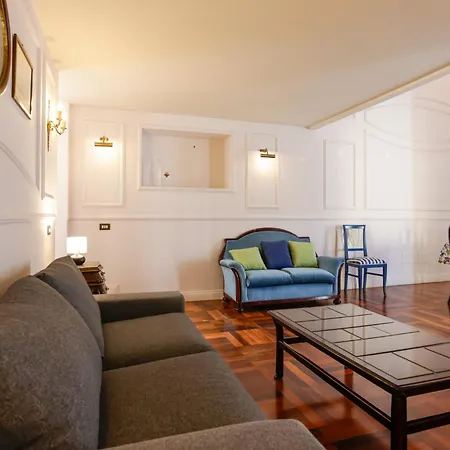 Apartment Via Tommaso Caravita 6