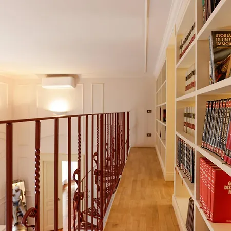 Via Tommaso Caravita 6 Apartment