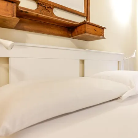 Apartment Via Tommaso Caravita 6