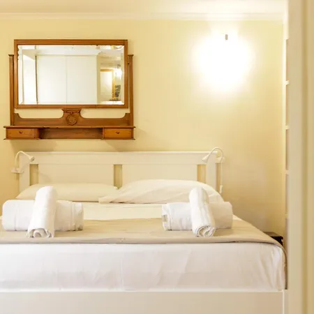 Apartment Via Tommaso Caravita 6 *