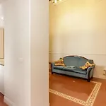 Via Tommaso Caravita 6 Appartement *