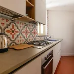 Via Tommaso Caravita 6 * Napels