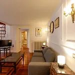 Appartement Via Tommaso Caravita 6 *