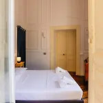 Appartement Via Tommaso Caravita 6 *