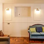 Appartement Via Tommaso Caravita 6 *